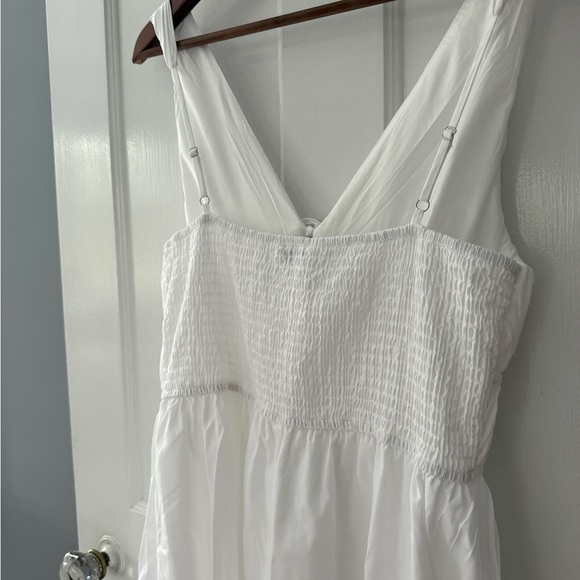 Moon River White V-Neck Pleated Midi Dress Large EUC Tuckernuck - Picture 9 of 9